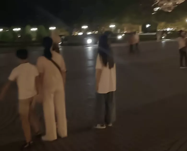 汪小菲罕见亲晒儿子正脸照,眉眼像极了大S