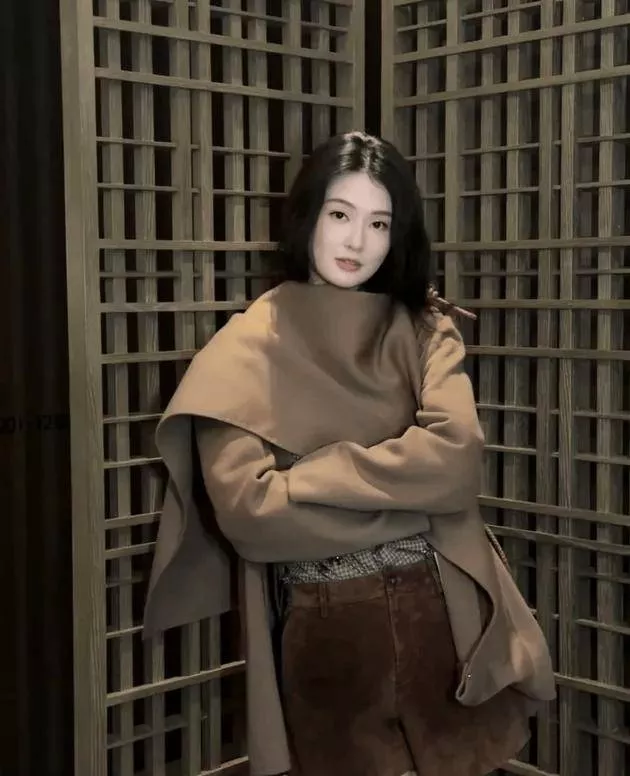 31岁乔欣晒婚后富太生活，不上班面相都变了