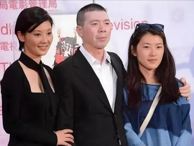 冯小刚离婚后两个月，生活状态如预期般平静揭晓