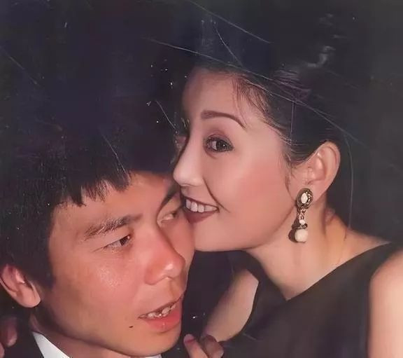 冯小刚离婚后两个月，生活状态如预期般平静揭晓