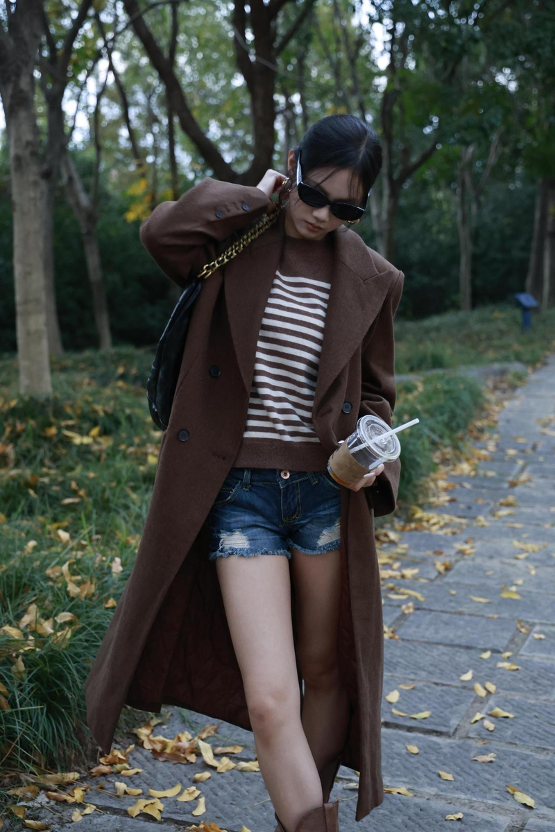 泮雨梅拍摄的羊绒时尚大片。（取材自潮新闻／受访者供图）