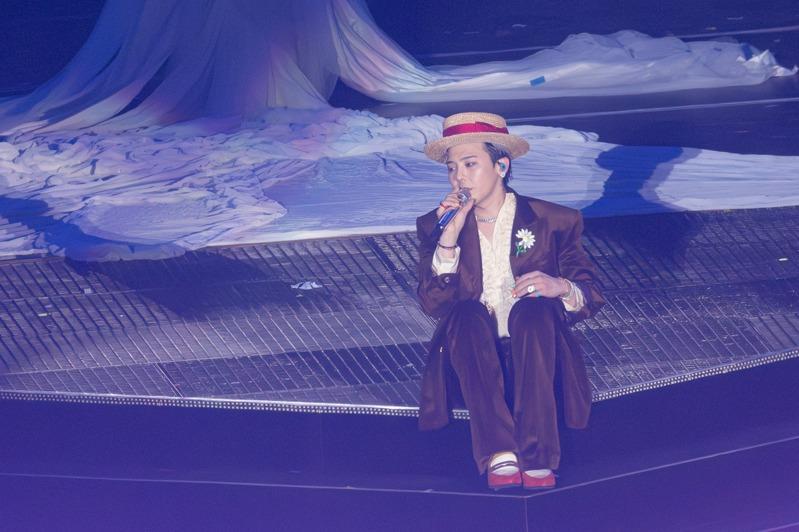 GD换穿多套全新造型。图／摘自IG