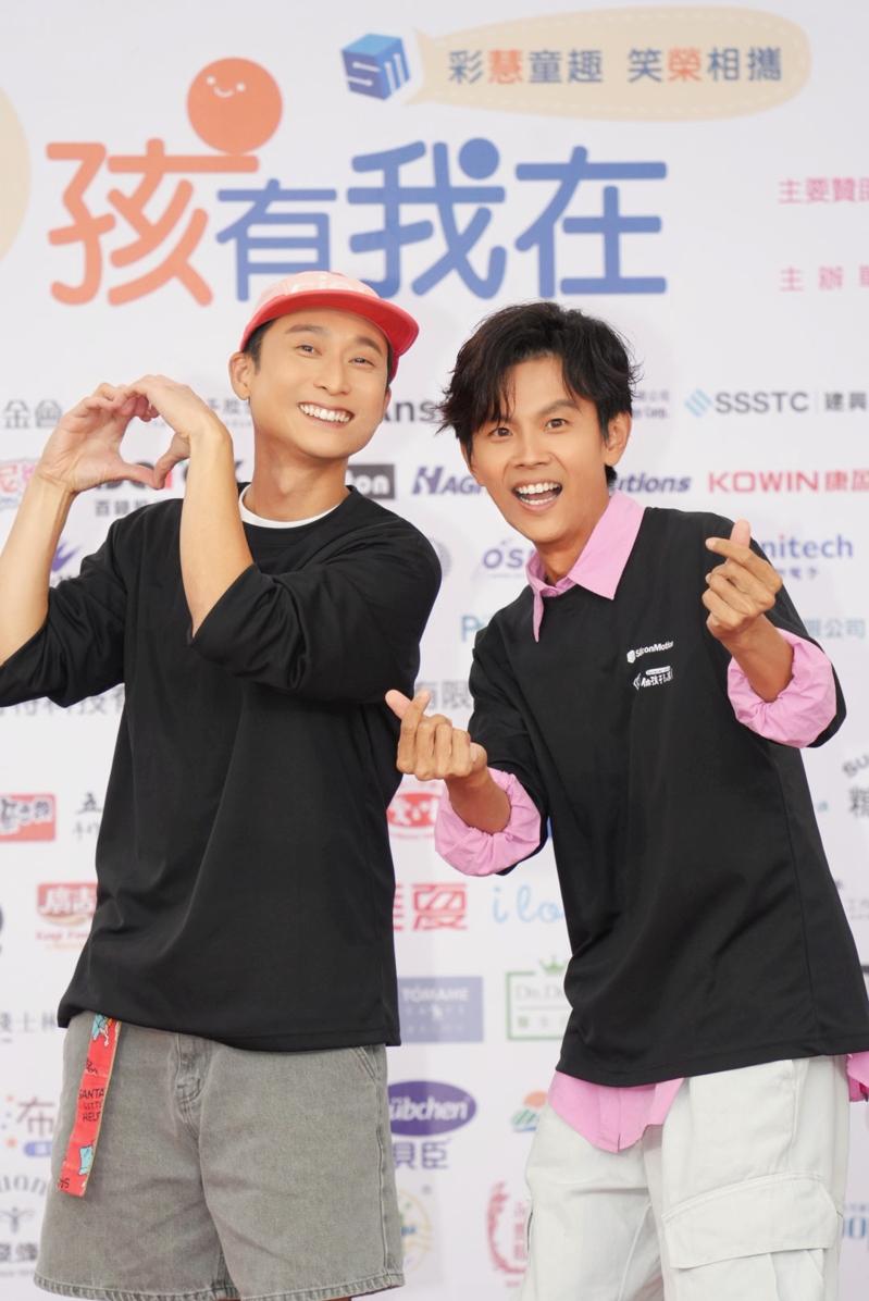 浩角翔起长年关心失依儿。图／忠义基金会提供