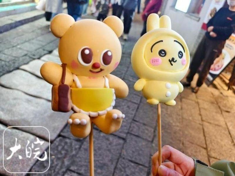 王师傅为顾客订制的奶油小熊和乌萨奇。（取材自大皖新闻）