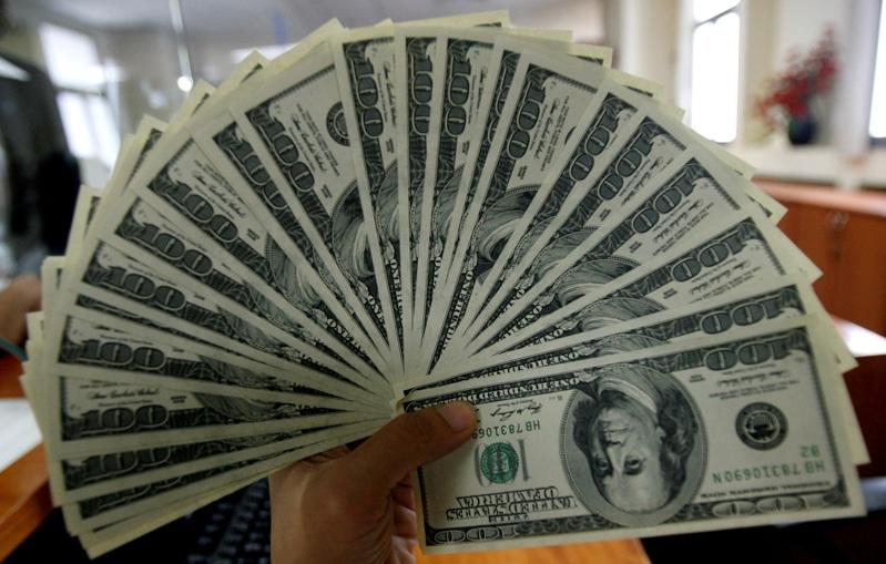 媒体报导,美国正推动全球扩大采用美元,借此反击「去美元化」行动。(路透)