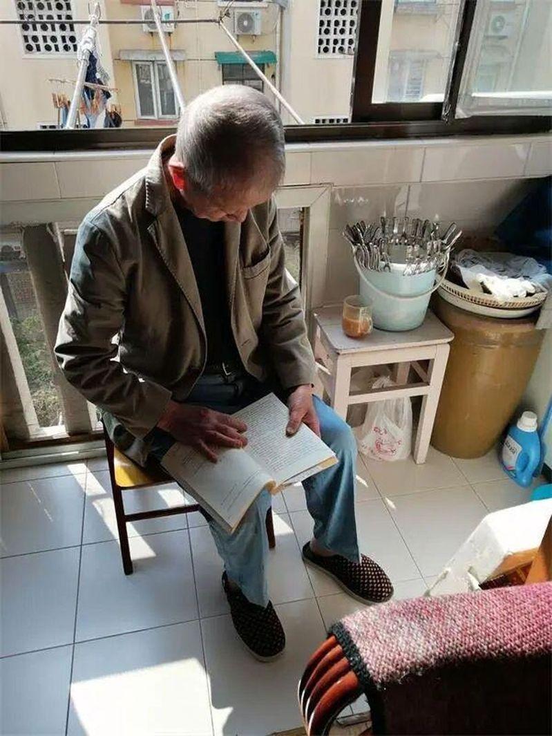 廖占峰(右)和父亲。(取材自极目新闻)