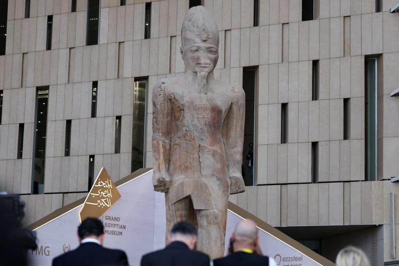历时近20年兴建、耗资12亿美元的大埃及博物馆1日开幕，当中首次展出公元前14世纪著名法老图坦卡门墓中全部约5000多件文物，当局寄望有助推动旅游业。（路透）