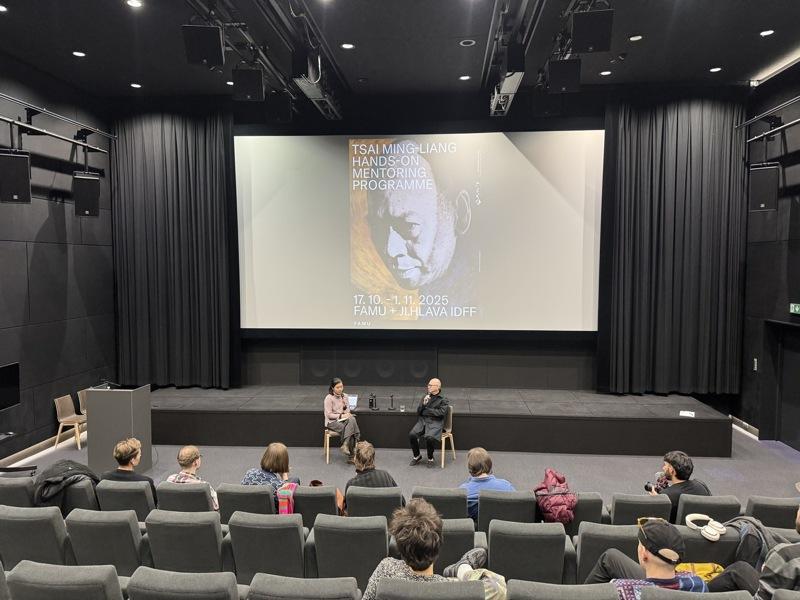 导演蔡明亮「行者」系列最新作品「夜行」1日在捷克伊赫拉瓦影展首映。蔡明亮告诉中央社记者，这次和捷克知名电影学院FAMU与伊赫拉瓦影展合作，拍摄计划与过往不同，比以往更紧凑、机动性更强。(中央社)