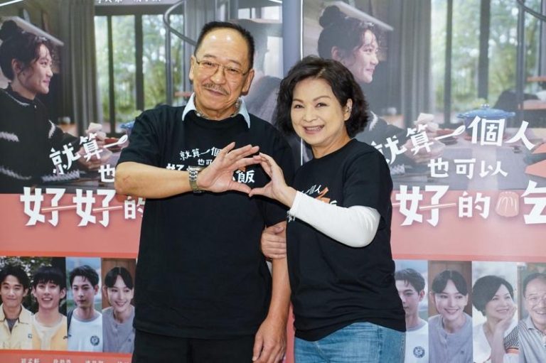 傅雷(左)、杨贵媚出席公视＋食疗系影集「就算一个人也可以好好的吃饭2」。（记者沈昱嘉／摄影）