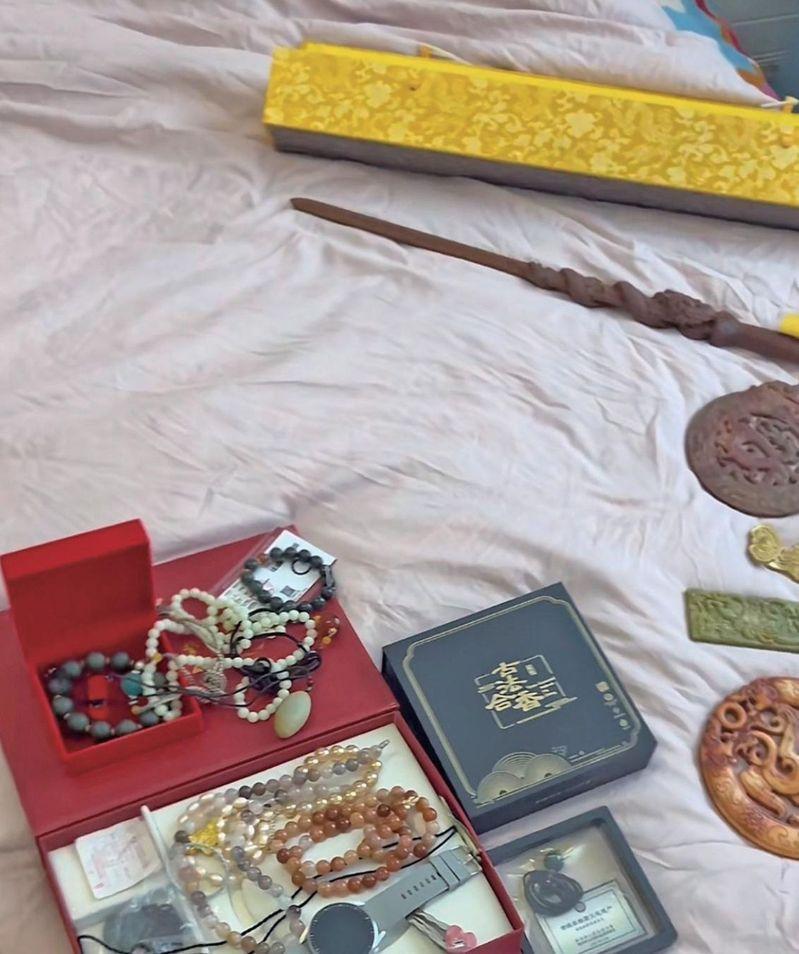 学者认为,对老人的骗局之所以有效,因为「孤独是最深的漏洞」;示意图。(新华社)