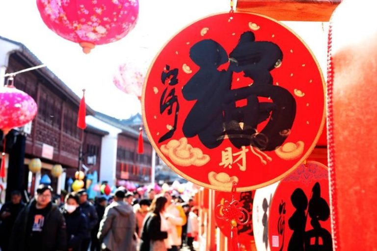 去年除夕没放假被轰 明年春节休9天…史上最长 网:很人性 中国将迎来史上最长春节假期。(新华社数据照片)