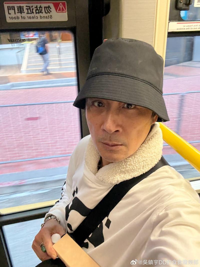 吴镇宇在个人微博发文自曝搭乘公交车使用老年卡时,因外貌显年轻,险些被赶下车。(取材自微博)