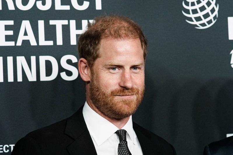 据王室内部透露,哈利王子恐怕会步上叔叔安德鲁王子的后尘,有爵位遭剥夺的危机。(路透)