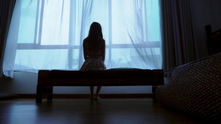 把12岁亲生女儿骗到东京卖淫 泰29岁母亲疑逃到台湾 示意图。(取自123RF)