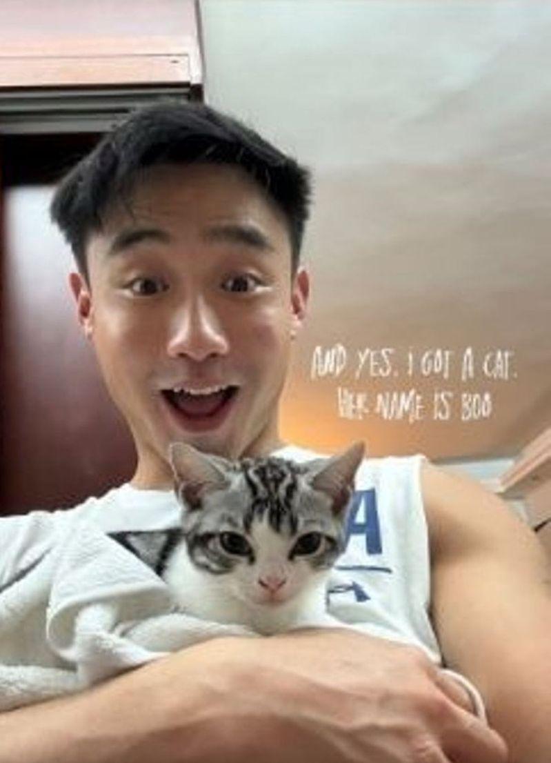 「阿Sa」疑和小10岁的健身教练传出绯闻。(取材自微博)