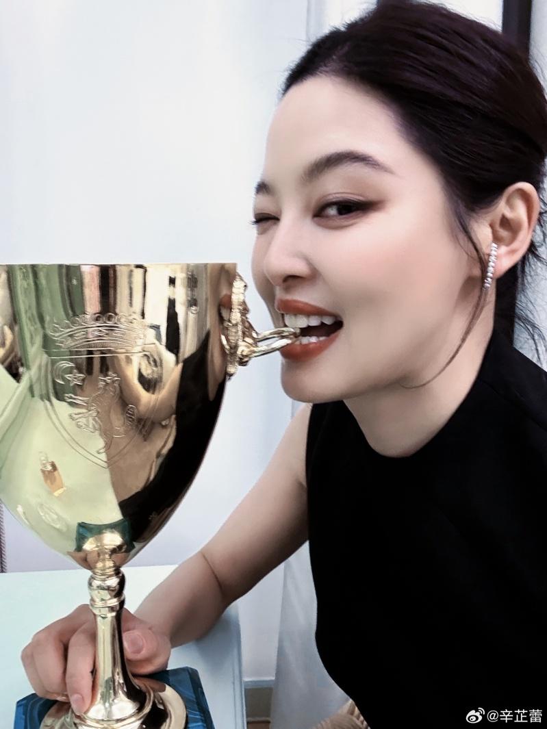 传闻「郝蕾」发文暗讽辛芷蕾得影后靠运作，但无法证实是否为女星郝蕾。（取材自微博）