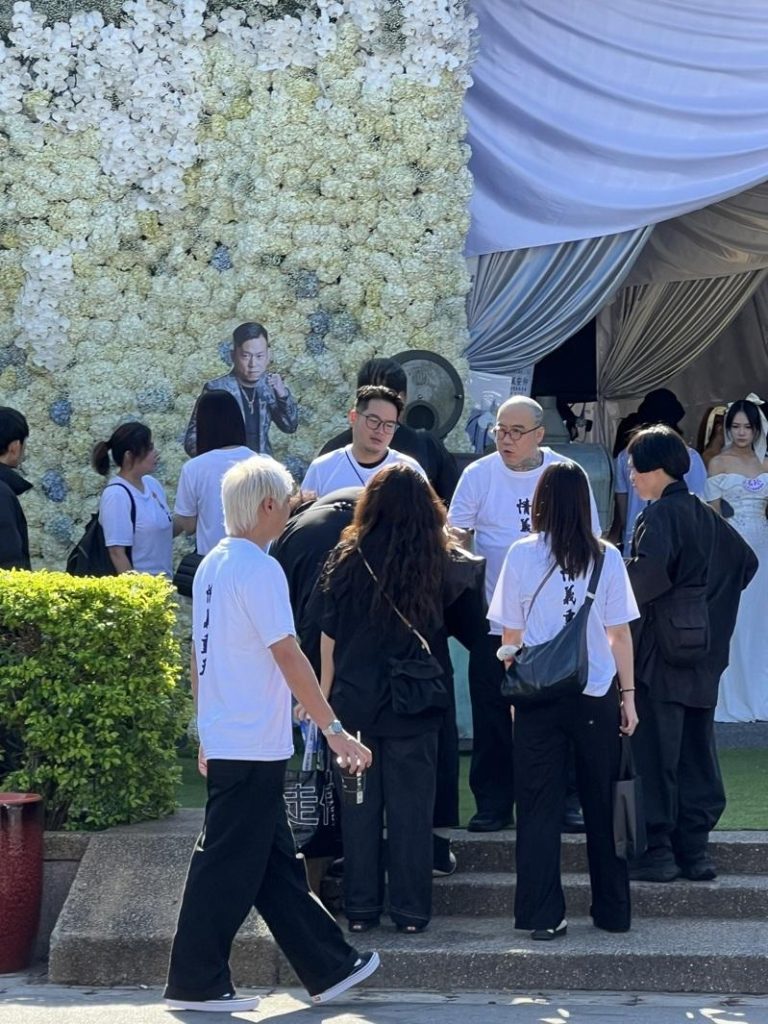 钢铁爸在颜正国的告别式忙里忙外。记者陈颖／摄影