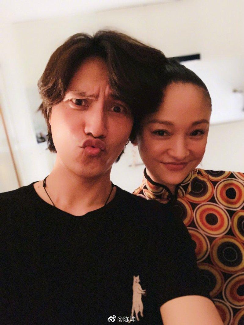 王家卫录音被加码公开，这回是周迅（左）、陈坤（右）躺枪。（取材自微博）