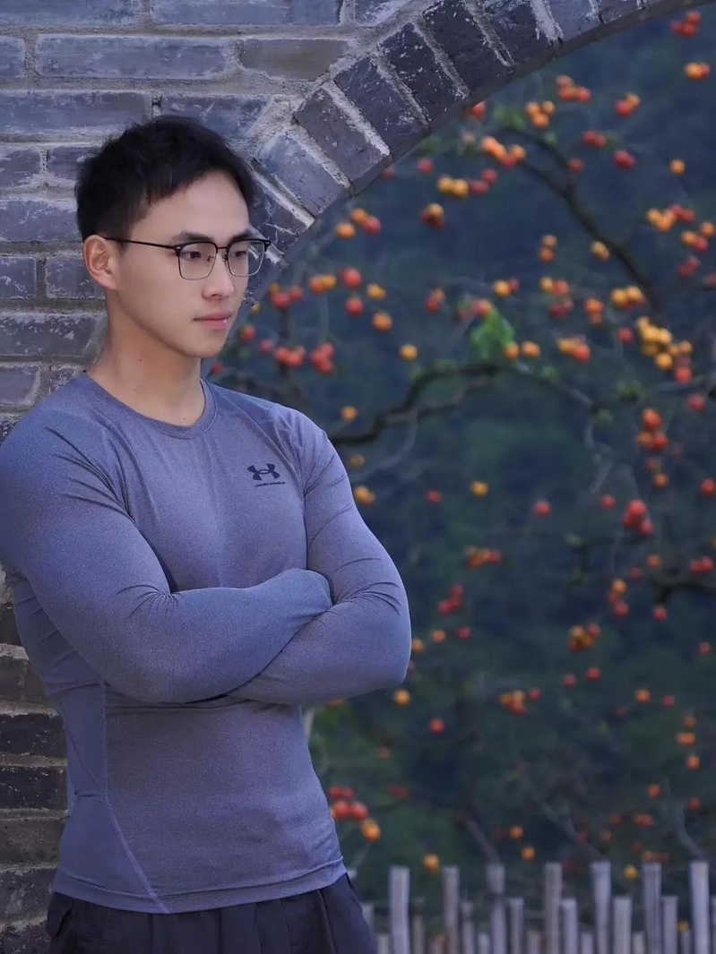 林小白在农田中。(取材自南方都市报}