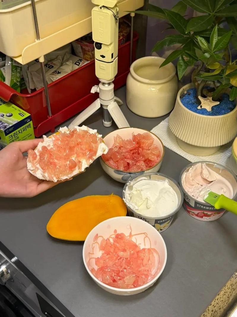 新网红美食固体杨枝甘露就席卷多个热搜榜单。（取材自小红书）