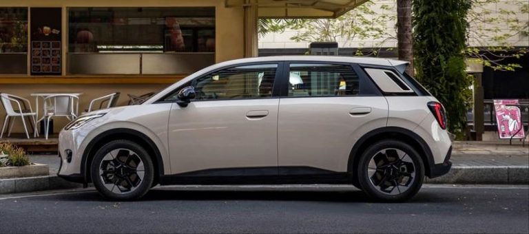 价格战又来了?京东卖电动车 限时优惠价人民币8.99万 京东进军车市推出的首款电动车「埃安UT super」。(取材自埃安官网)