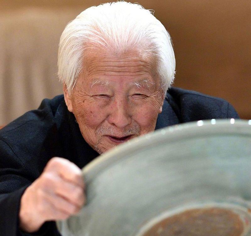 有「中国古陶瓷鉴定第一人」之称的知名古陶瓷鉴定专家耿宝昌辞世,享年103岁。(取材自微博)
