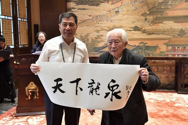 有「中国古陶瓷鉴定第一人」之称的知名古陶瓷鉴定专家耿宝昌辞世,享年103岁。(取材自微博)