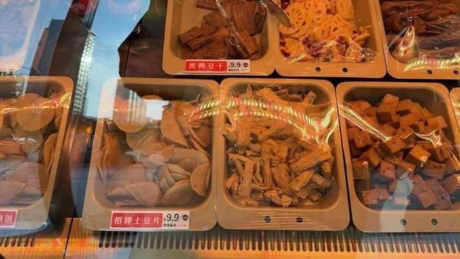 保鲜柜内所有商品均以「250g」为统一计价单位标价。(取材自潇湘晨报)