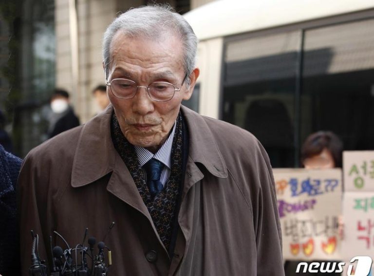 大逆转…法院二审判「鱿鱼游戏」001爷爷性骚案无罪 吴永洙一夕间身败名裂。图/摘自news1