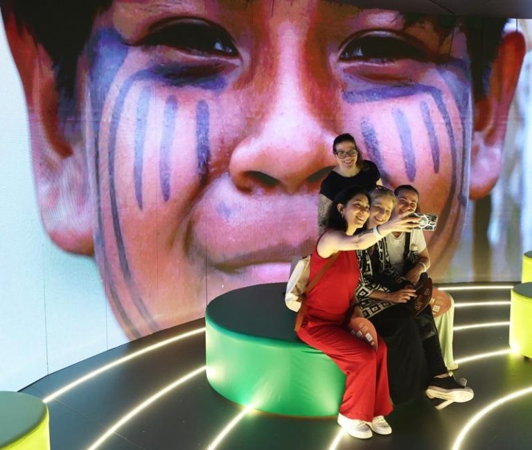 联合国气候变化纲要公约第30次缔约方大会于巴西贝伦正式开幕，COP30绿区设立主题展馆，盼唤醒参观者为下一代拯救地球。（记者潘俊宏／摄影）