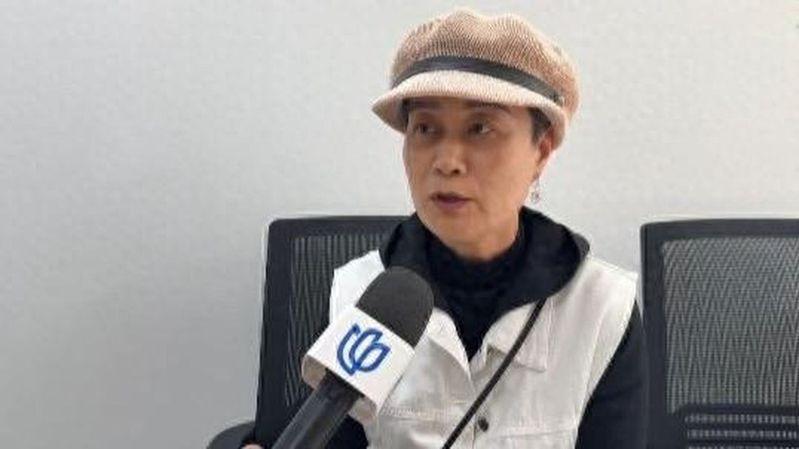 上海市民顾女士的存单，姓名部分有手动修改敲章的痕迹。（取材自上观新闻）