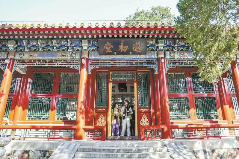 近日,紫禁城中的乾隆花园前两进院开门迎客。(本报北京传真)