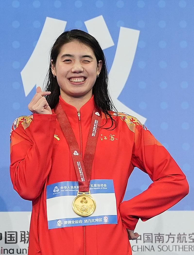 河北队选手于子迪11日在全运会女子200米个人混合泳，以打破亚洲纪录的成绩获得冠军。(新华社)