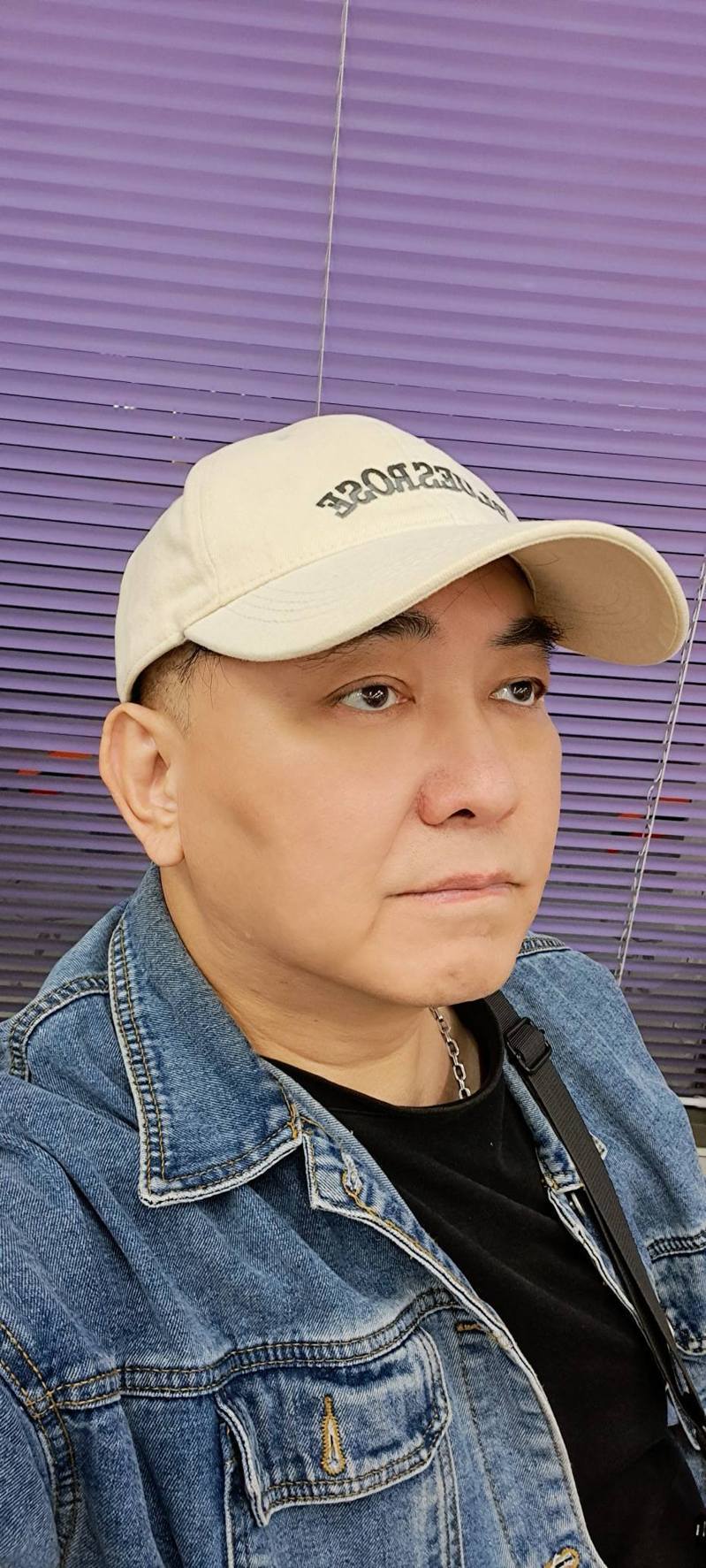 徐亨今年4月曾露面叙述生病开刀过程。(记者王聪贤/摄影)