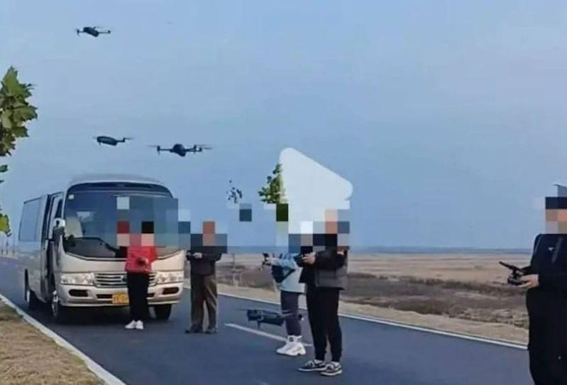 滨海大道附近,正靠近鸟群的无人机。(取材自中新周刊)