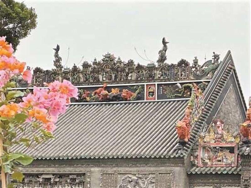 全运会开幕式日前在广东奥林匹克体育中心举行,图为开幕式现场表演。(中新社)