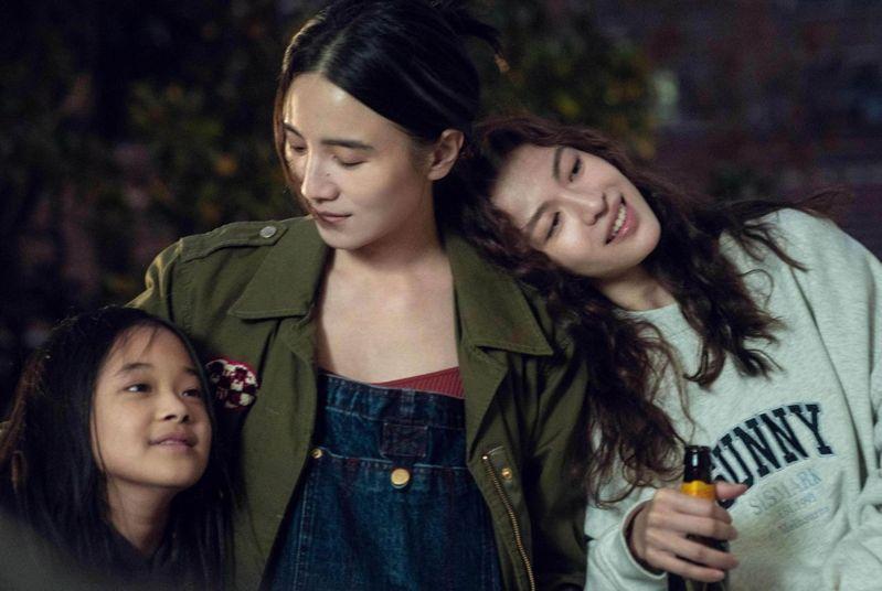 11月15日晚，第38届中国电影金鸡奖颁奖典礼在福建厦门举行。图为易烊千玺凭借「小小的我」获得最佳男主角奖。（中新社）