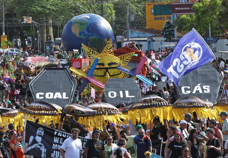 巴西贝伦COP30大游行15日从圣布拉斯市集出发,一路走到谈判会场周围。(记者潘俊宏/摄影)