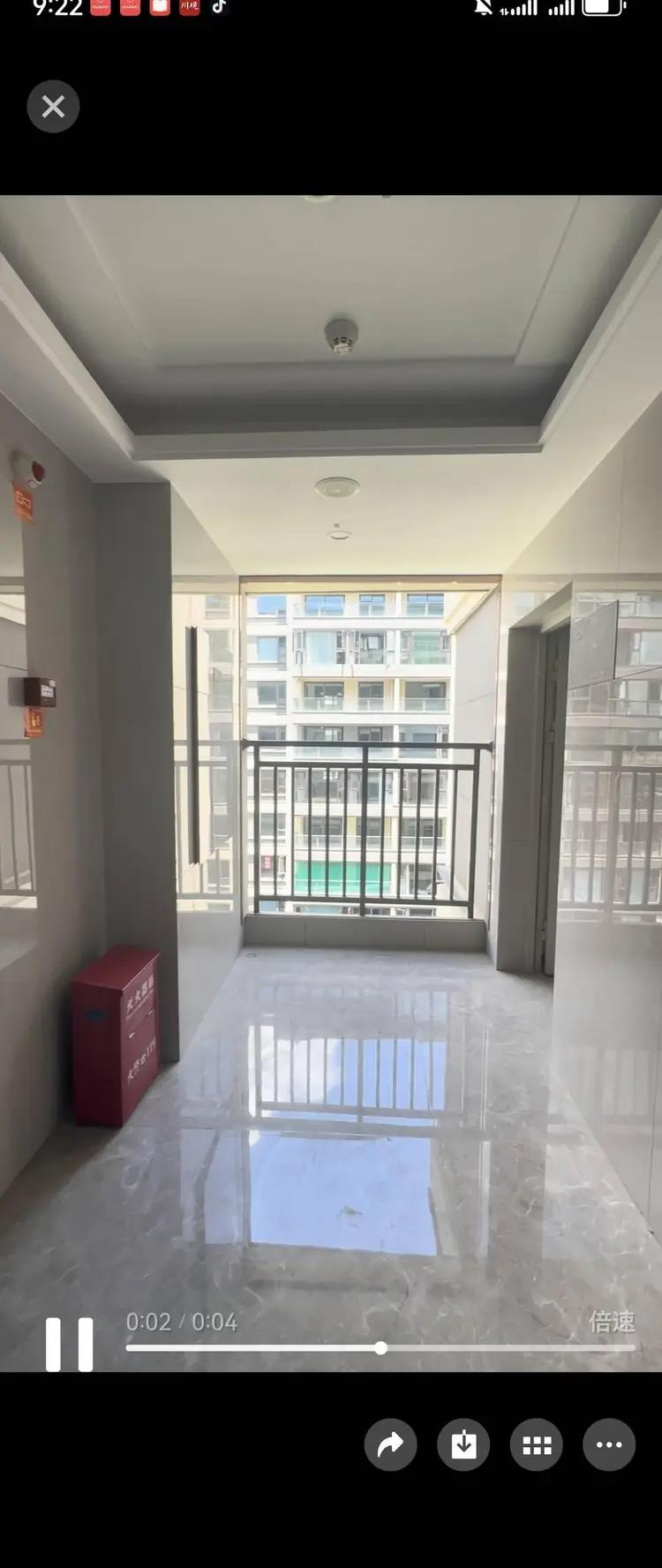 小丁把一梯一户的电梯厅改造成私人多功能间。(取材自封面新闻)