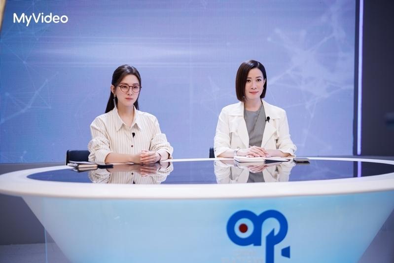 佘诗曼(右)、黄宗泽在「新闻女王」数度正面交锋。图／台湾大哥大MyVideo提供