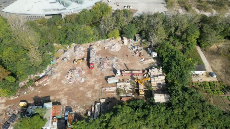 看管变占有…13.8万平米公园遭私人营利14年 官司打赢拿不回 南京二桥公园现状。(取材自红星新闻)