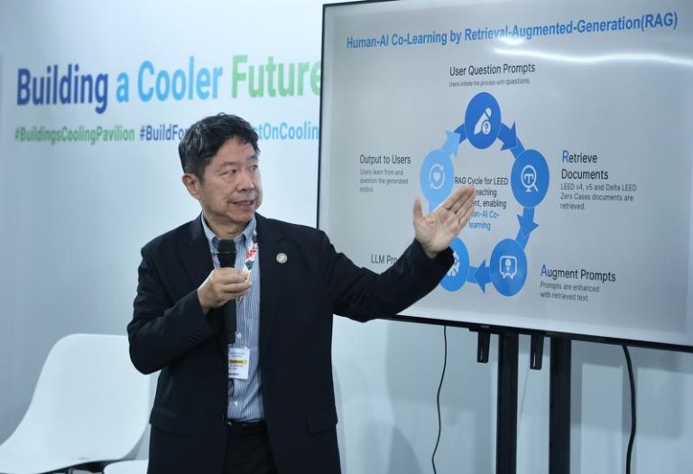 COP30/台达前进峰会蓝区 发表绿建筑「AI助教」新工具 台达电子文教基金会副首席执行官陈杨文,17日在联合国气候峰会蓝区的一场论坛分享,如何提供实现绿色与韧性建筑所需的工具与方法,并发表台达今年首度推出的「AI助教」。(特派记者潘俊宏/摄影)