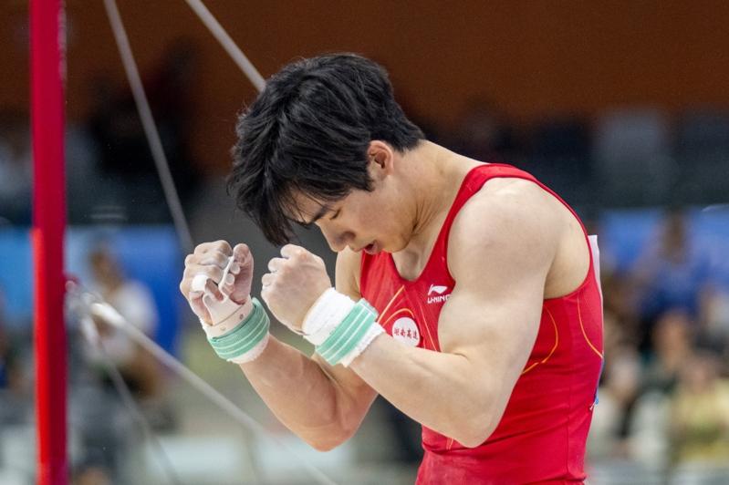 湖南队选手张博恒17日在比赛后庆祝。(新华社)