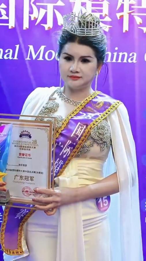 第28届国际模特大赛广州区冠军让网友傻眼。(视频截屏)