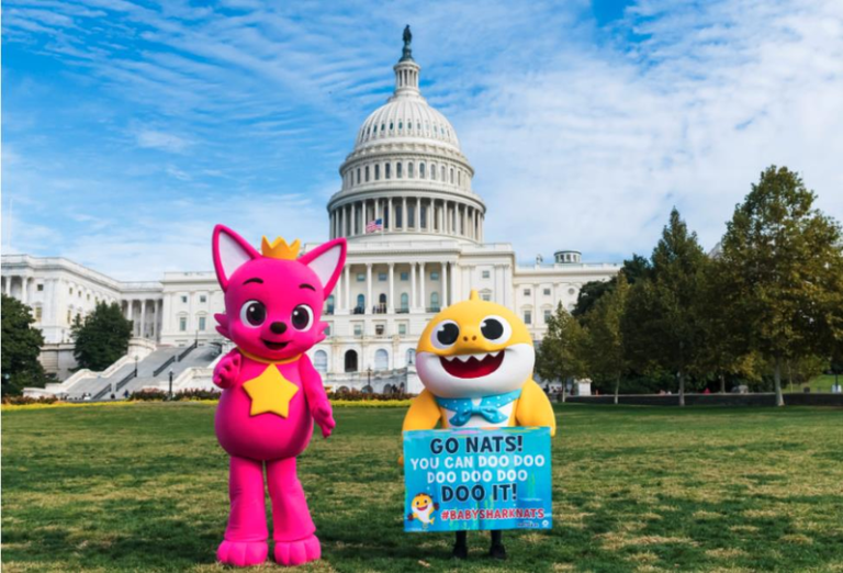 碰碰狐与鲨鱼宝宝。(美联社)