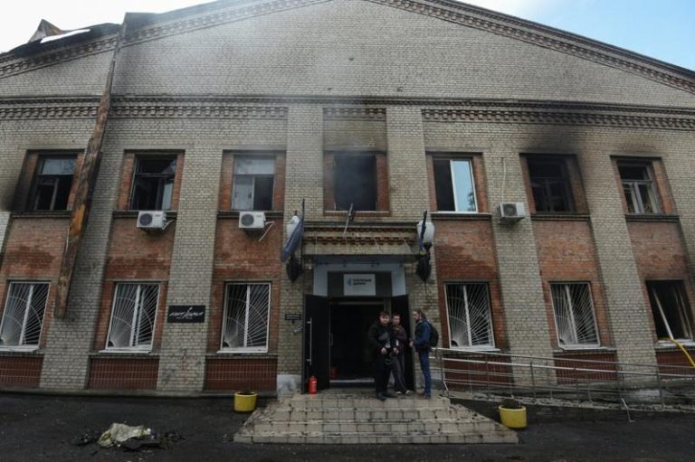 乌克兰公共广播电视台Suspilne18日凌晨表示，俄罗斯无人机夜袭第聂伯罗市，造成该公司及乌克兰电台（Ukrainian Radio）当地编辑部所在的大楼受损。路透