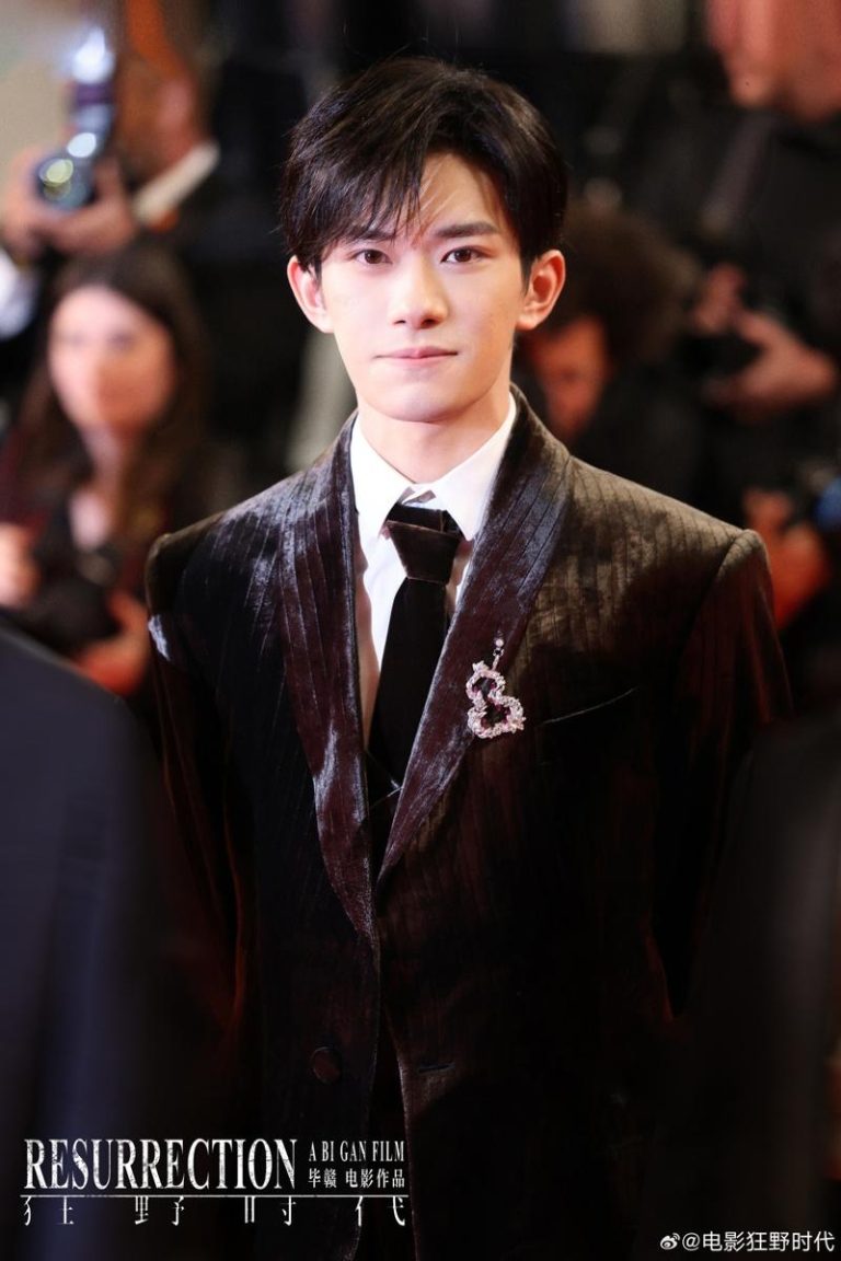 易烊千玺新片预售卖破2000万 女性观众占9成 易烊千玺在金鸡奖拿下影帝后,带动「狂野时代」预售票房飙升。(取材自微博)