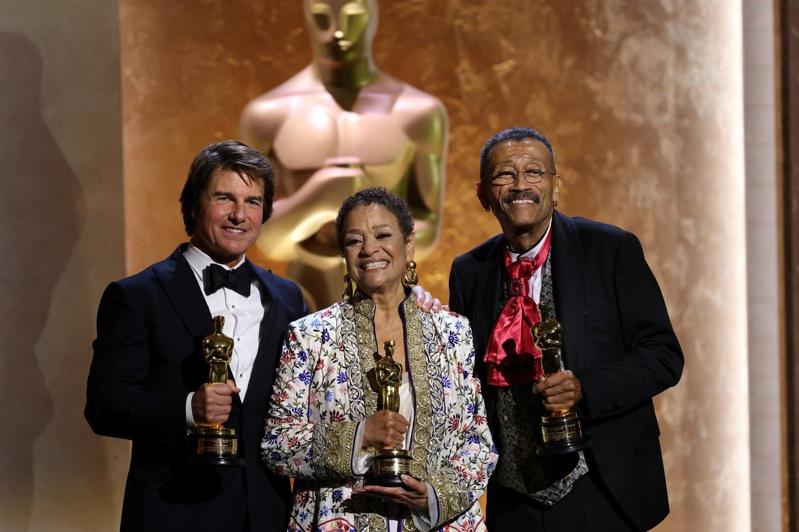 汤姆克鲁斯拍电影44年获奥斯卡终身成就奖，他终于拿到生涯首座奥斯卡奖座。(路透)