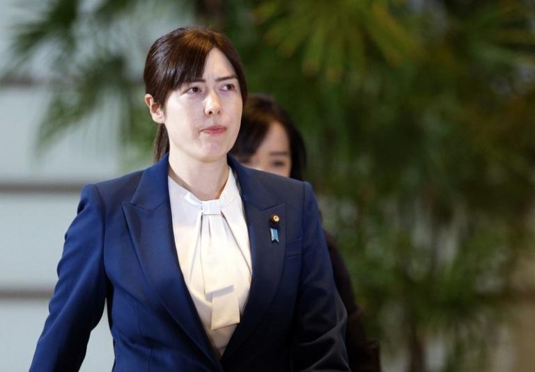 日本经济安全保障担当大臣小野田纪美，11月18日在内阁会议后记者会上批评中国「一不高兴就搞经济胁迫」。(欧新社)