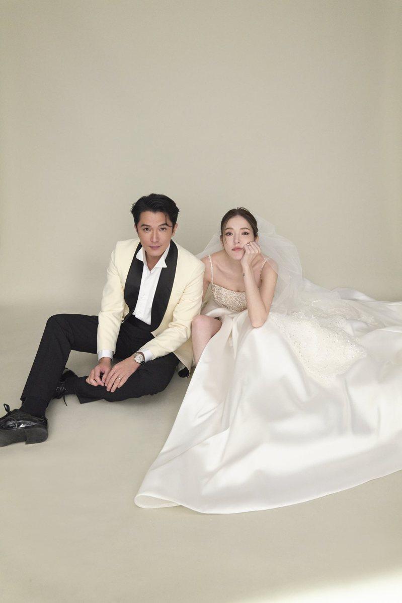 许玮宁(右)和邱泽婚纱照曝光。(图/夏朵创意行销提供)